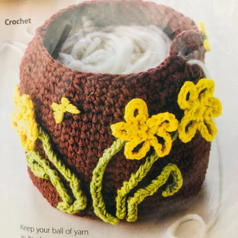 Annie's Yarn Crafter's Friend Crochet Kit HNK073 Floral Yarn Holder Organizer